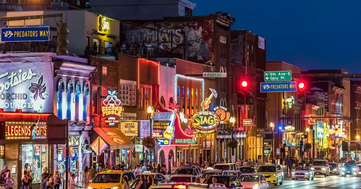Best Bars in Nashville on Broadway | A Local’s Guide
