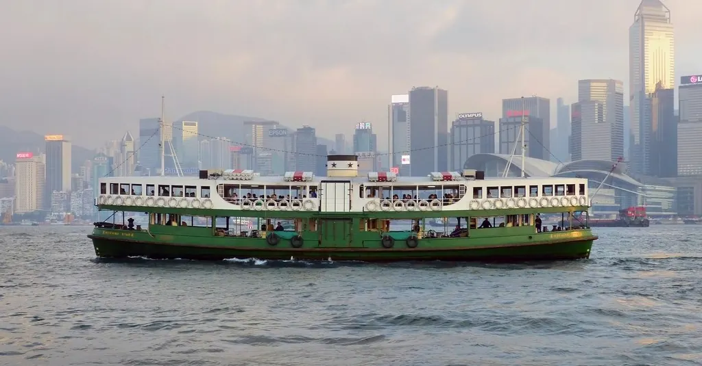 TRAVEL TO HONG KONG: WHERE TO STAY AND WHAT TO DO & EAT