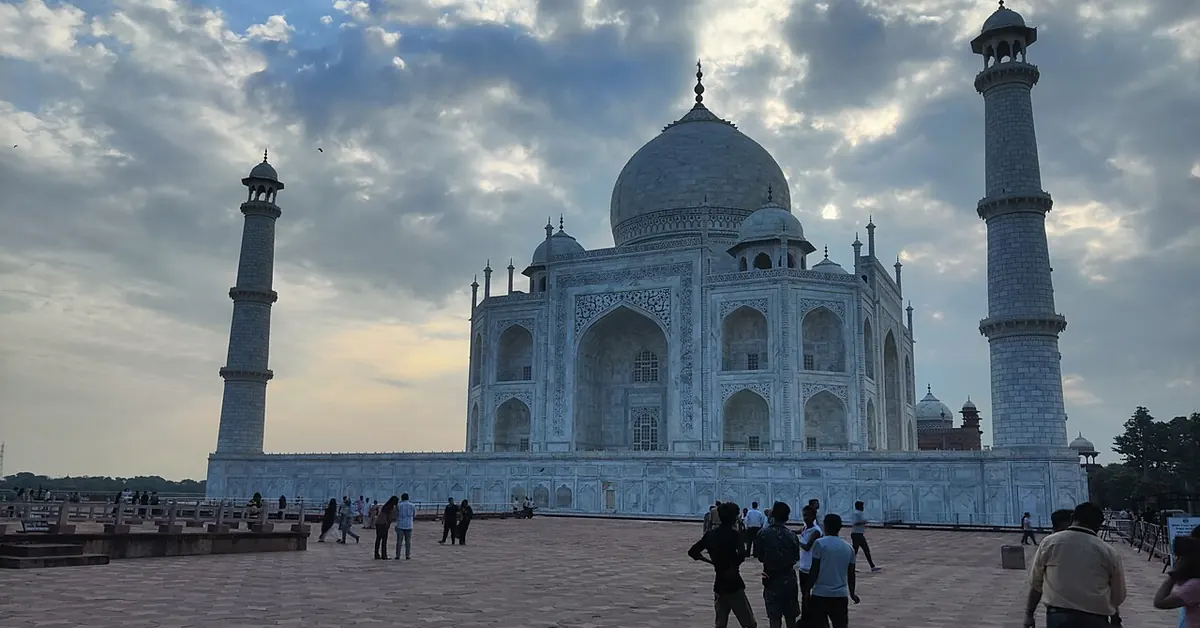 Embracing the Serenity: Private Taj Mahal Sunrise Tour from Delhi
